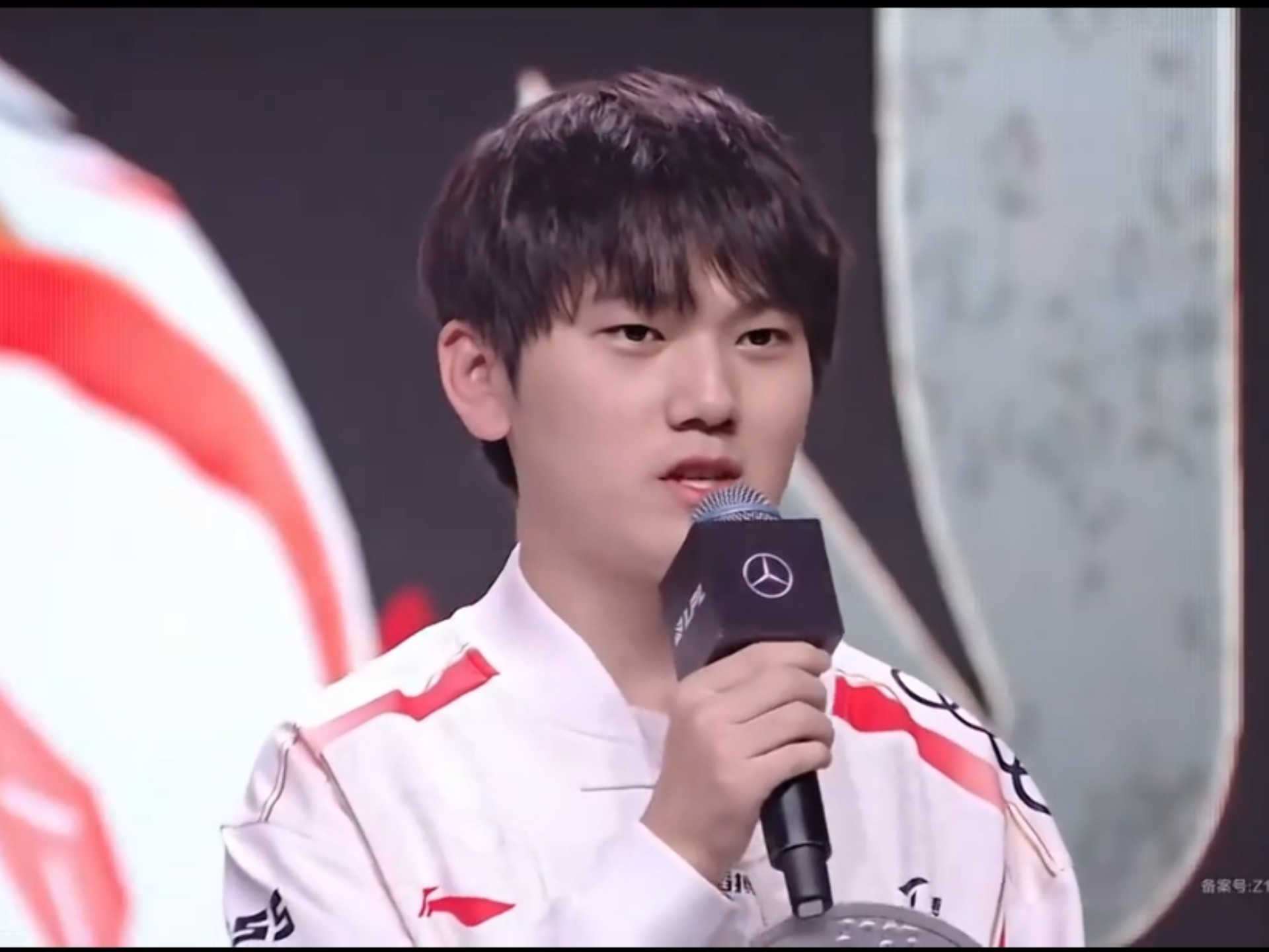 开云在线开户-JackeyLove意外战胜湖人,表现优异引爆全场!-开云在线开户