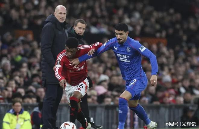 关于拉齐奥赛后主帅复盘皇家社会集结日回应争议，今晨曼联调整名单以备欧联都惊呆了的信息